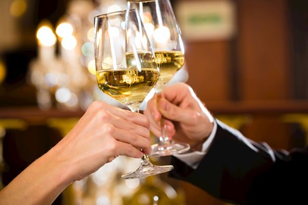 The Dos and Don'ts of Drinking on a First Date